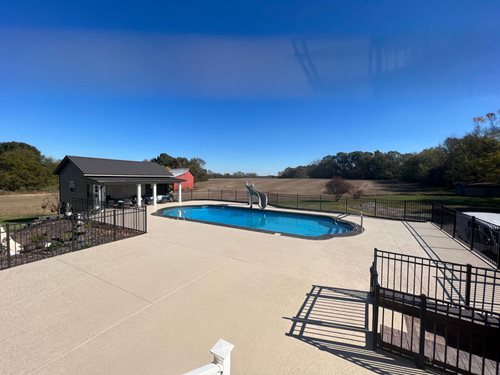 Pool Decks
Pool Deck Resurfacing
SUNDEK of Nashville
